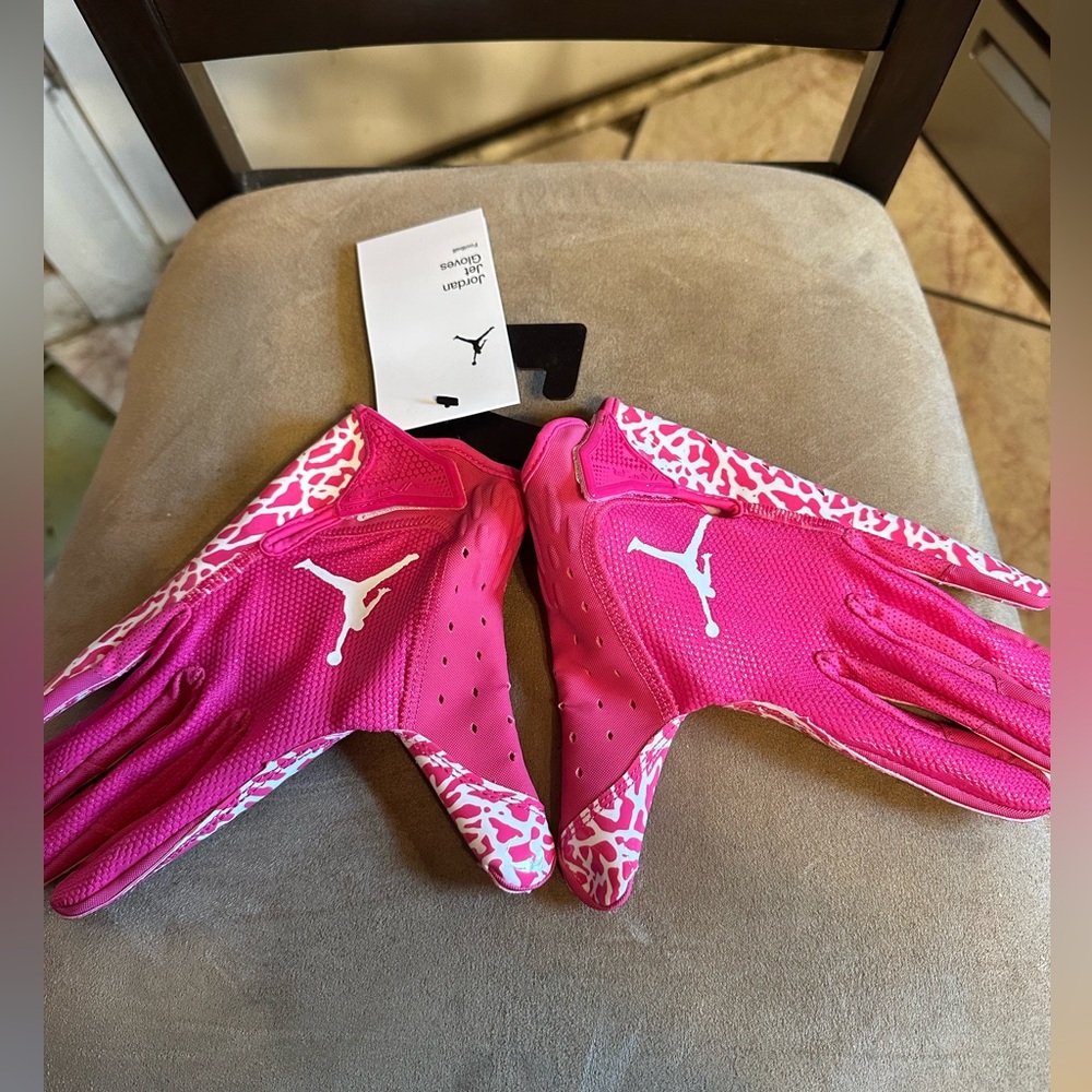 Brand New with tags Jordan Jet football gloves size large